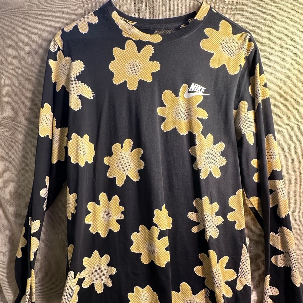 The Nike Tee, size Large, black yellow design long sleeve t shirt